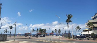 Apt em Frente à Praia no Circuito do Carnaval em Frente ao Camarote Salvador 3/4