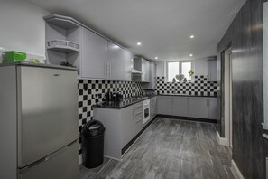 Private kitchen - Lovely Home in Blackpool (Blackpool)