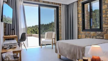 4 bedrooms, desk, iron/ironing board, free WiFi