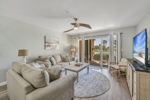 Smart TV - Completely Remodeled, 2 Kings, Bunkroom, Beach Service  (Miramar Beach)