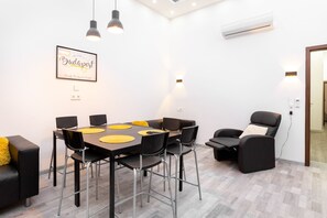 Dining - ⭐MODERN DESIGN ☕FREE-BEER & BREAKFAST ❤️AIRCO (Budapest)