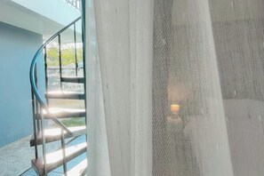 Individually decorated, individually furnished, desk, free WiFi - Natthawan Pool Access Rawai (Rawai)