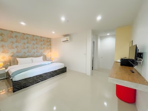 Individually decorated, individually furnished, desk, free WiFi - Natthawan Pool Access Rawai (Rawai)