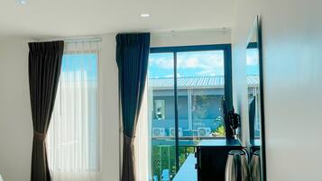 Chambre Deluxe, accès piscine | Décoration personnalisée, ameublement personnalisé, bureau