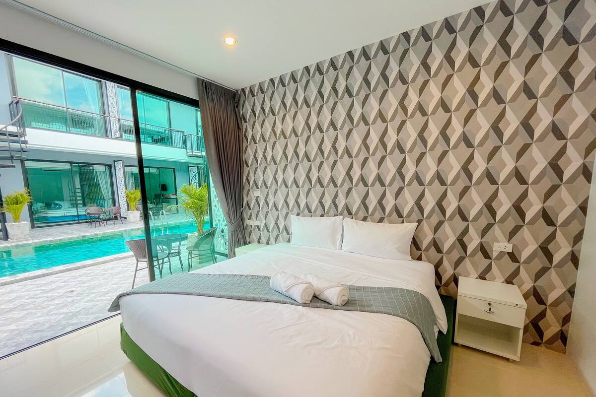 Chambre Supérieure, 1 trÚs grand lit, accÚs piscine