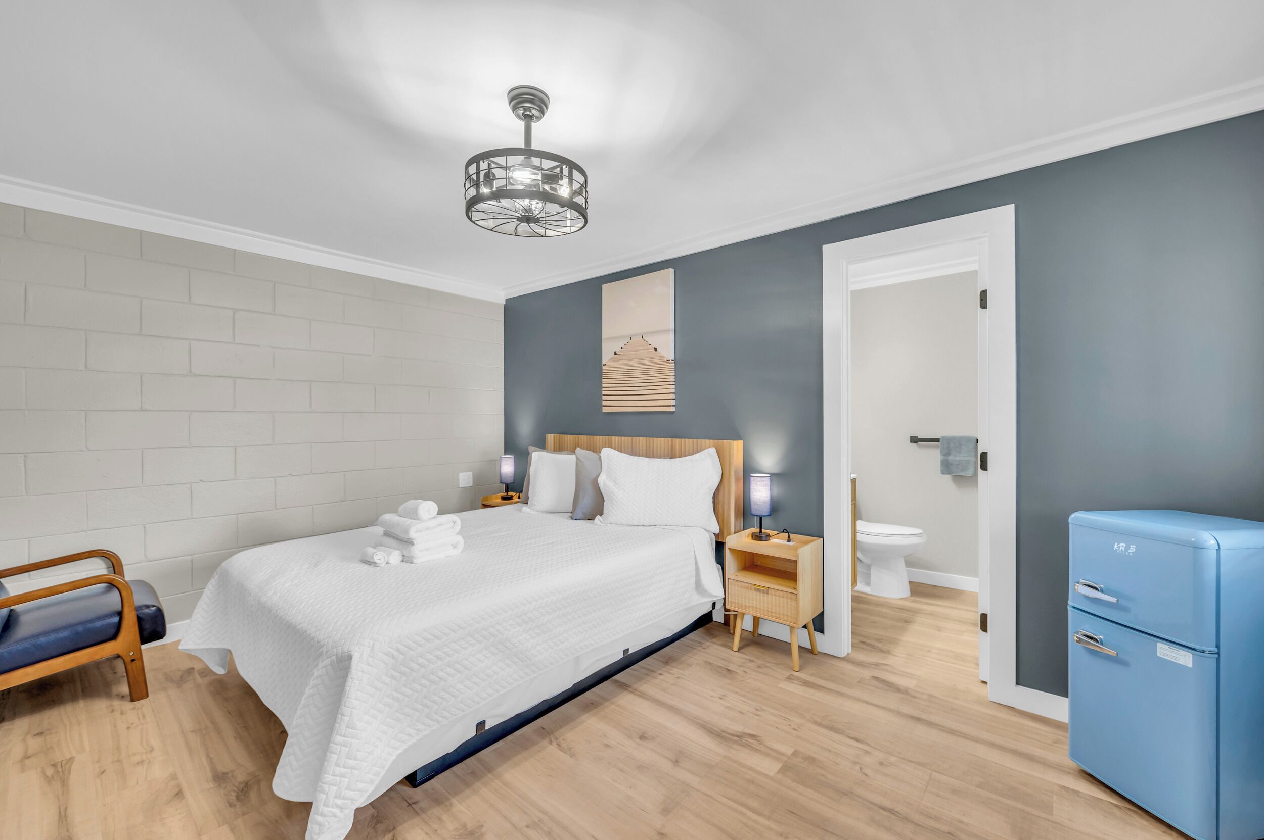 Free WiFi, bed sheets