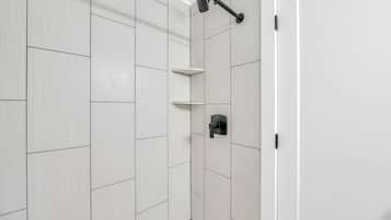 Secador de pelo, toallas