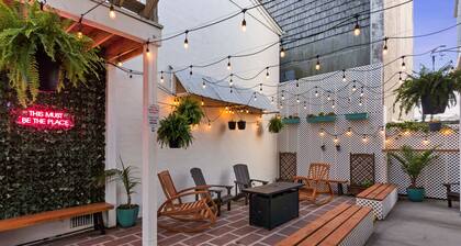Premium Queen Room Hotel- 2 Pools, Near Beach/Boardwalk, Pets not Allowed