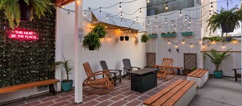 Premium Queen Room Hotel- 2 Pools, Near Beach/Boardwalk, Pets not Allowed