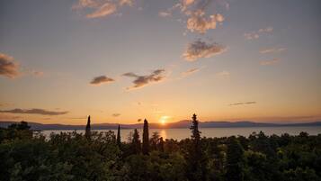 In-room safe, soundproofing, iron/ironing board, cots/infant beds