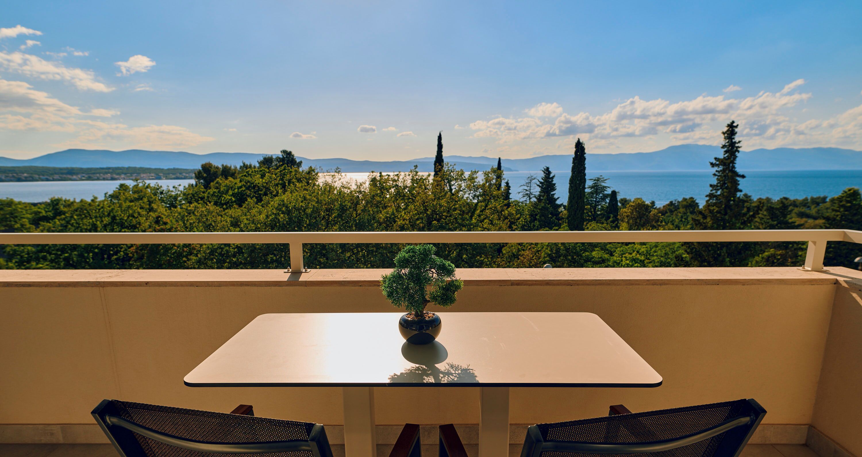 Two-bedroom apartment with balcony and sea view | Balcony view