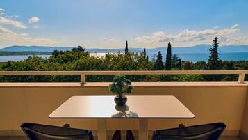 Two-bedroom apartment with balcony and sea view | Balcony view