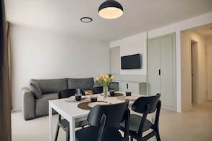 50-inch flat-screen TV with satellite channels - Malinska Green Apartments (Malinska-Dubasnica)