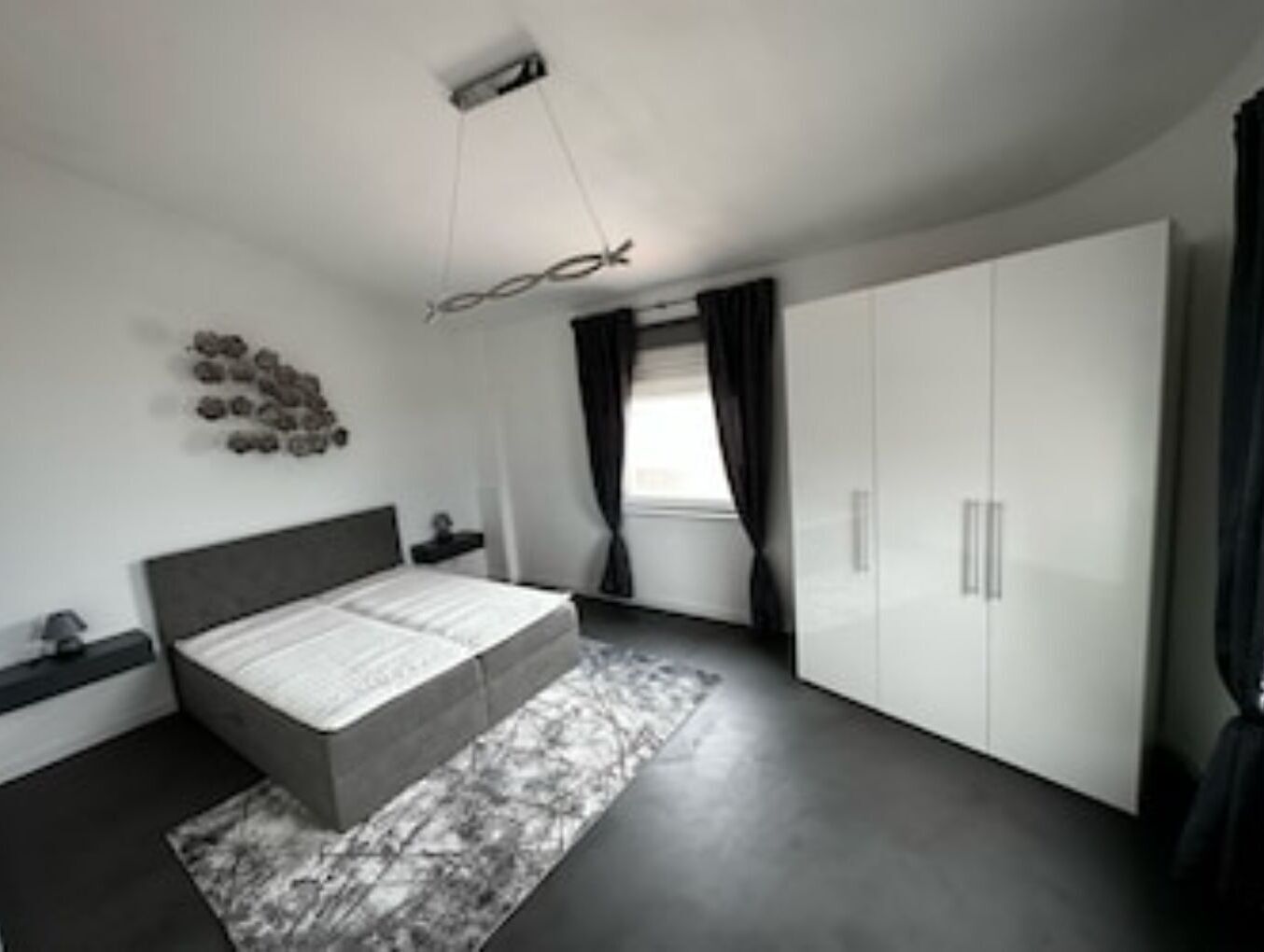 2 bedrooms, travel crib, free WiFi, bed sheets