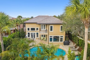 Outdoor pool, sun loungers