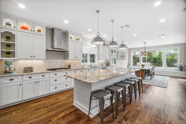 Full-sized fridge, microwave, oven, stovetop - Destiny East - Villa Ciao Bella (Destin)