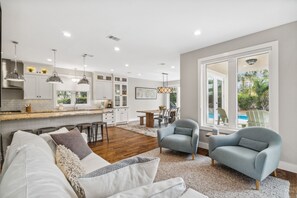 75-inch Smart TV with digital channels, fireplace, Netflix - Destiny East - Villa Ciao Bella (Destin)