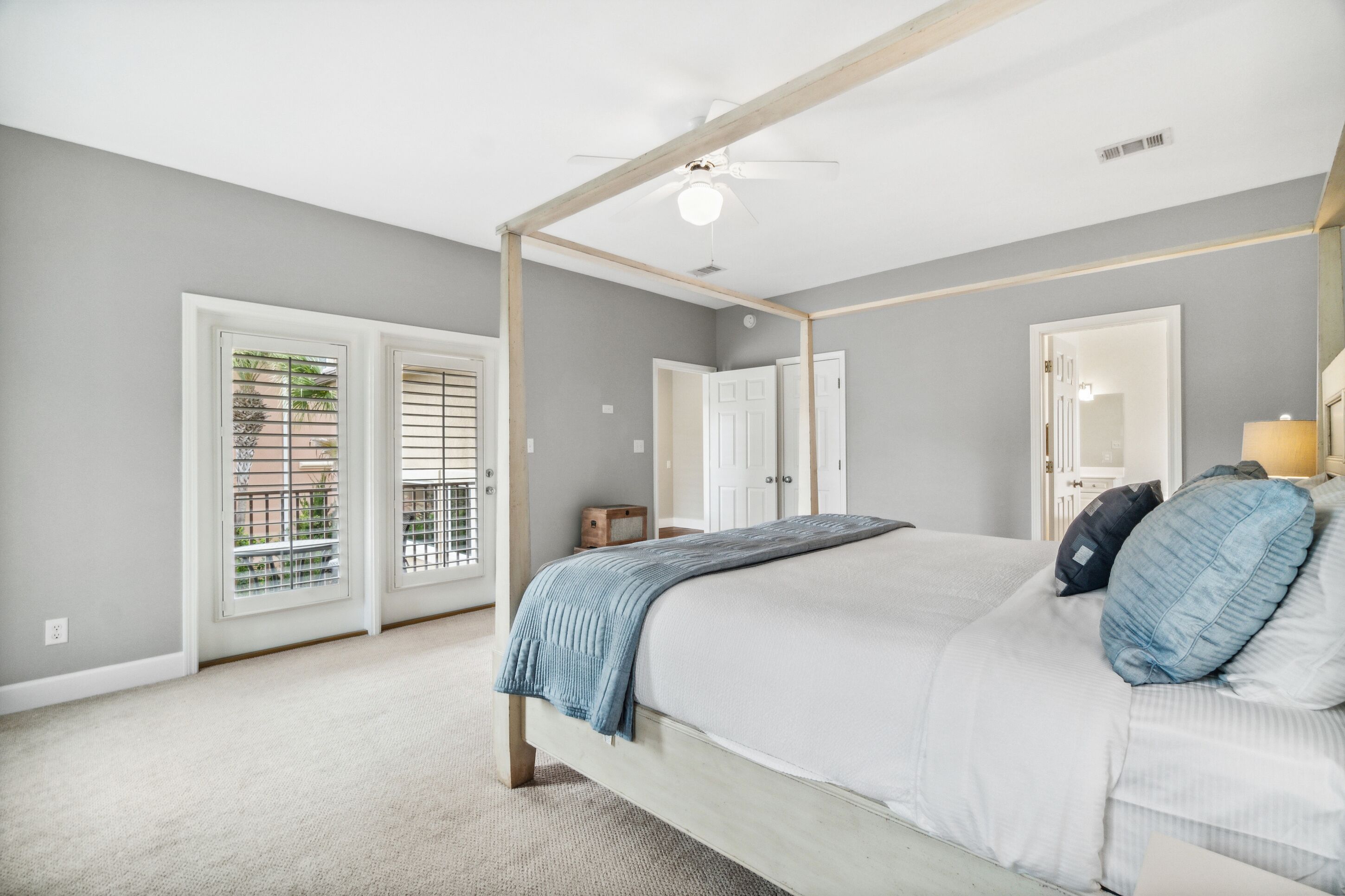3 habitaciones, decoración personalizada y muebles diferentes 