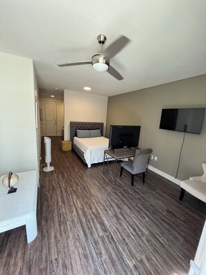 Unclassified image, 2 of 6, button - Cozy and Comfortable Legacy West Apartment (Plano)
