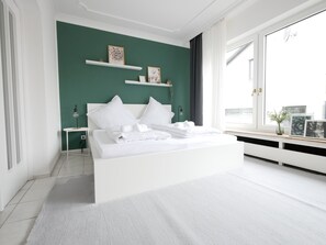 4 bedrooms, iron/ironing board, free WiFi, bed sheets