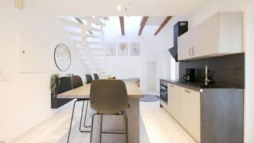 Fridge, stovetop, dishwasher, coffee/tea maker