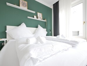 4 bedrooms, iron/ironing board, free WiFi, bed sheets