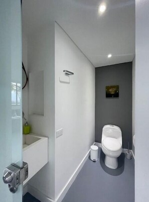 Hair dryer, towels, soap, shampoo - Patio Bonito Smart Loft (Medellin)