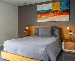1 bedroom, in-room safe, iron/ironing board, free WiFi