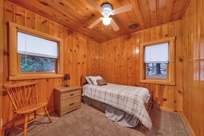 8 bedrooms, free WiFi, bed sheets