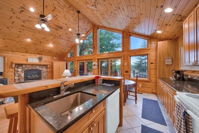 Secluded Lakefront Homes! Sleeps12 w/amazing views