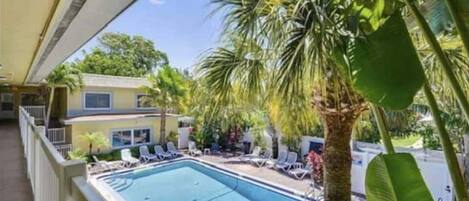 Piscine extérieure, piscine chauffée