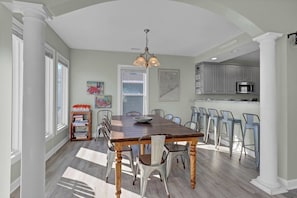 Dining - Bikinis & Martinis - Private Hot Tub - Oceanfront (North Topsail Beach)