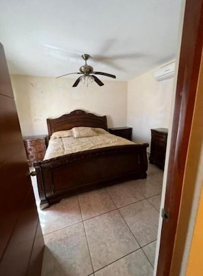 4 bedrooms, bed sheets