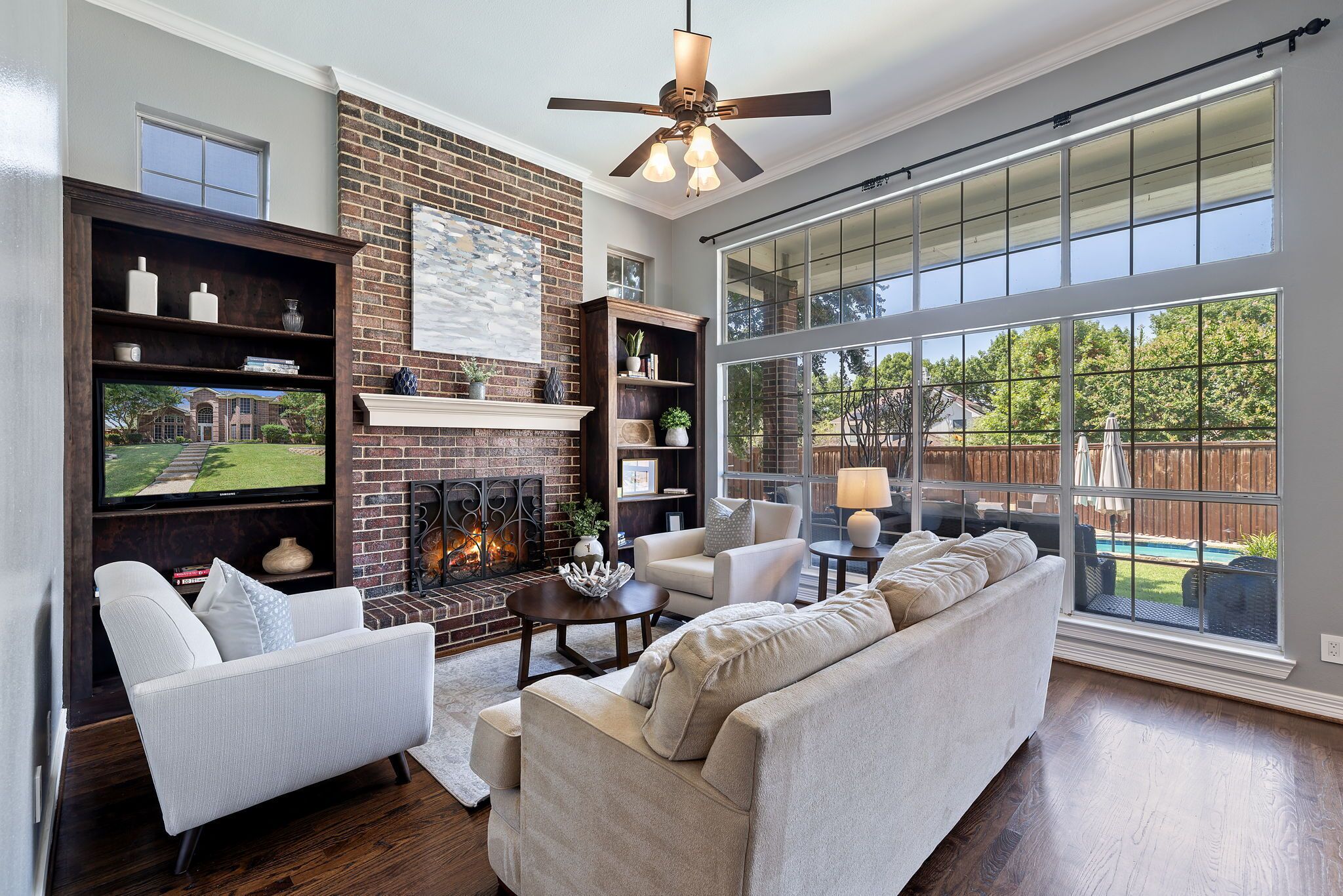 智能电视、壁炉、电子游戏、书