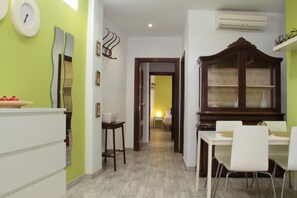 Dining - INSIDE APARTMENT PASEO DE LOS TRISTES 1 BEDROOM (Granada)