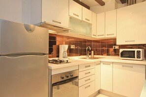 Private kitchen - INSIDE APARTMENT ALHACABA 1 (Granada)