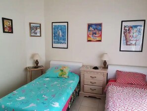 4 bedrooms, iron/ironing board, WiFi, bed sheets