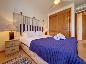 3 dormitorios, tabla de planchar con plancha, wifi gratis y ropa de cama