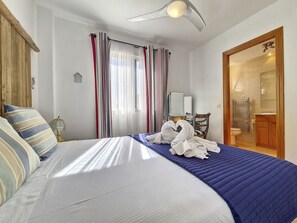 3 chambres, fer et planche à repasser, Wi-Fi gratuit, draps fournis