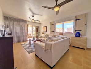 Smart TV - Penthouse apartment, pool view, Wi-Fi, Parking (Mar de Cristal)