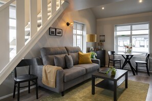 Panoramic Apartment | Free cribs/infant beds, free WiFi, bed sheets - Keflavik's Ray of sunshine Hafnargata (Reykjanesbær)