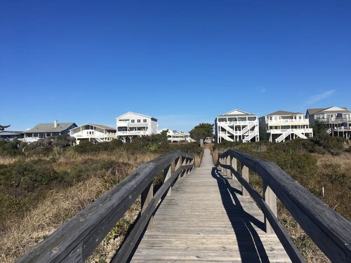 Second Row, Canal View, Pet Friendly: Your Perfect Beach Getaway!