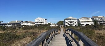 Second Row, Canal View, Pet Friendly: Your Perfect Beach Getaway!