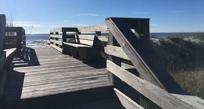 Second Row, Canal View, Pet Friendly: Your Perfect Beach Getaway!