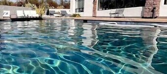 Pristine Luxury Estate, Views, Sleeps 26, Heated Pool & Spa