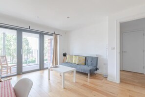 Basic Apartment, 1 Double Bed with Sofa bed | Interior - Vibrant 1BD Flat w/ Private Balcony, Camberwell! (London)