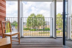 Basic Apartment, 1 Double Bed with Sofa bed | View from property - Vibrant 1BD Flat w/ Private Balcony, Camberwell! (London)