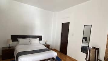 Classic-Zimmer | Individuell dekoriert, individuell eingerichtet, Schreibtisch