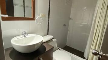 Classic-Zimmer | Badezimmer | Kostenlose Toilettenartikel, Haartrockner