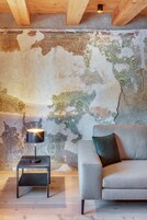 Habitación romántica doble | Zona de estar | Una televisión de pantalla plana